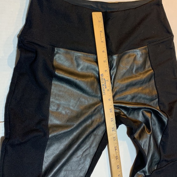 Ruby Ribbon Faux Leather Leggings size XL - Picture 5 of 7
